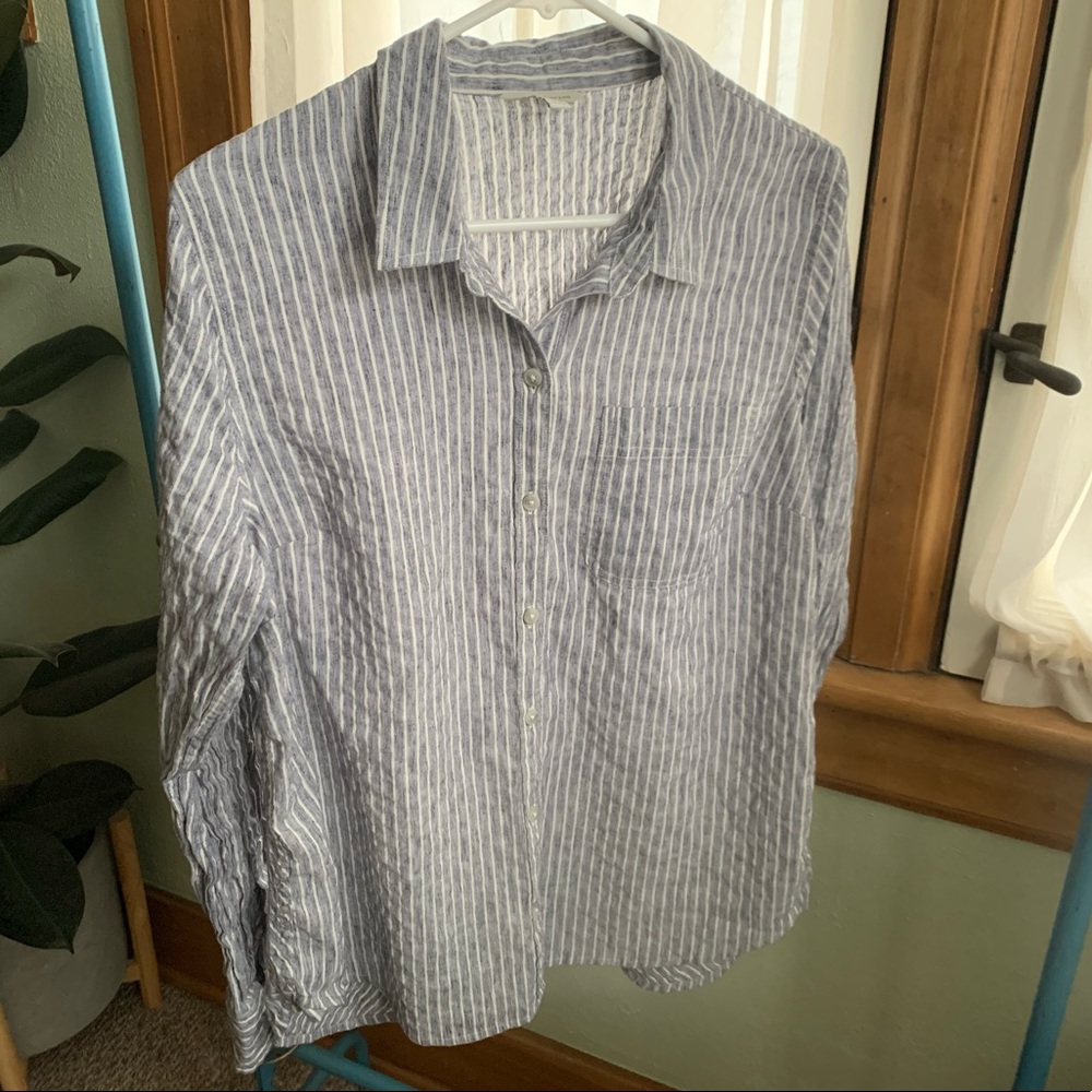 Lucky Brand blue & white chambray shirt size L